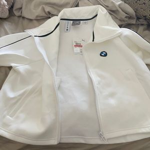 Puma jacket Xs runs over size